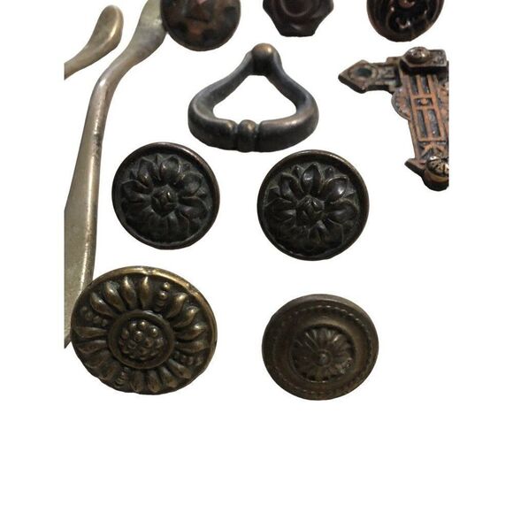 Vintage Lot Of Brass Drawer Pulls Hardware 20 pc - Picture 4 of 9